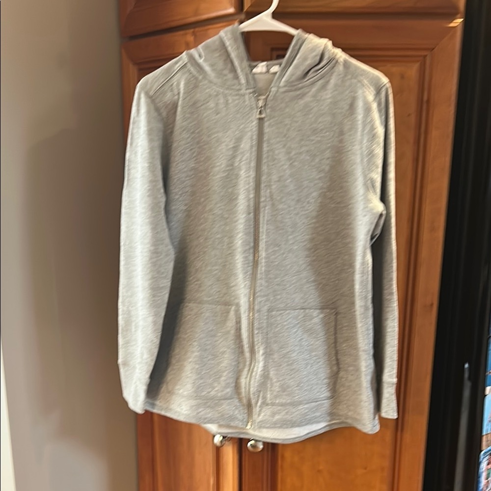 Gap ladies Gray Hoodie with pockets,size large, 60% cotton, 40% poly, has zipper